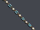 un collier en or, turquoise et perles