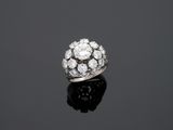 une bague ancienne à grappes de diamants