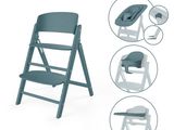 un gros plan sur une chaise pliante bleue équipée d'un siège pour bébé