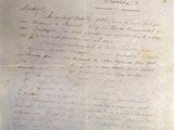 un vieux document écrit posé sur une table