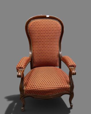 une vieille chaise recouverte de tissu rouge, recouverte de tissu rouge, recouverte de tissu rouge, recouverte de tissu rouge, recouverte de tissu rouge