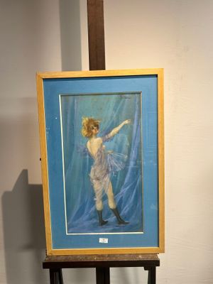 un tableau représentant une femme en robe bleue posée sur un chevalet