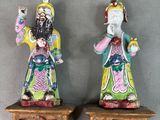 paire de figurines chinoises représentant un homme et une femme sur des socles