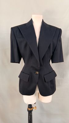 black blazer jacket on a mannequin mannequin mannequin mannequin mannequin mannequin mannequin mannequin manne
