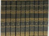 un coffret de sept livres ornés de dorures