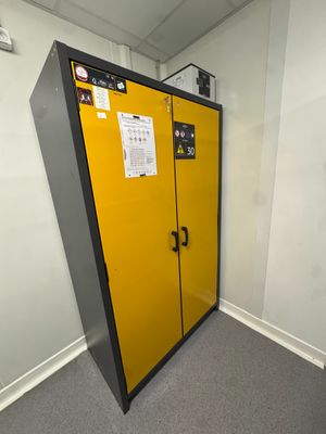 H105 - ARMOIRE CHIMIQUE, ASECOS - TVA Récupérable - Photos v…