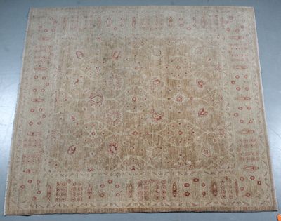 Tapis FARAHAN, à décor de rinceaux et palmettes feuillagées …