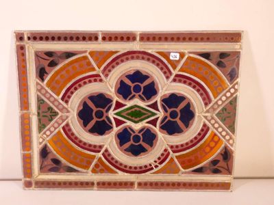 Vitrail en verre coloré et plomb de fleurs et de formes géom…