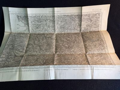 un morceau de papier plié sur lequel figure une carte