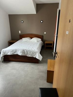 Contenu Chambre 6 (Lit+2 Chevets+Meuble+Ecran Plat)