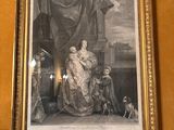 peinture sur le mur d'une pièce représentant une femme et un enfant