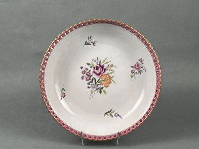 Emile GALLE (Lorraine). Grande coupe à bordure festonnée et … - Photo 1