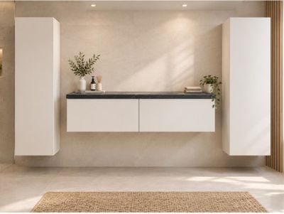 une salle de bains équipée d'un lavabo, de placards et d'un tapis au sol