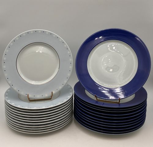 Porcelaine de Limoges : deux séries de 12 assiettes plates : l’un...