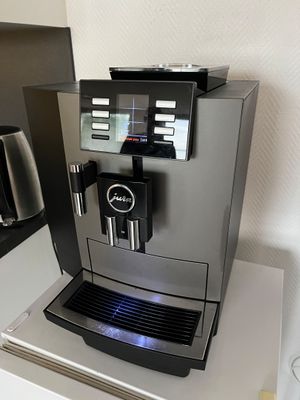 a coffee machine sitting on a counter in a kitchen