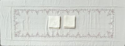 Service de table, nappe et dix-huit serviettes en broderie e…