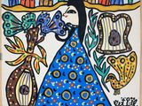 tableau représentant une femme en robe bleue tenant un vase de fleurs