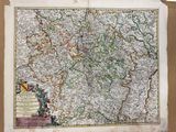 une vieille carte de la France, accompagnée d'une carte du pays