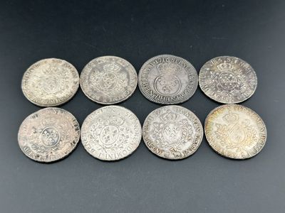 six pièces d'argent, dont l'une a été nettoyée et l'autre a été nettoyée