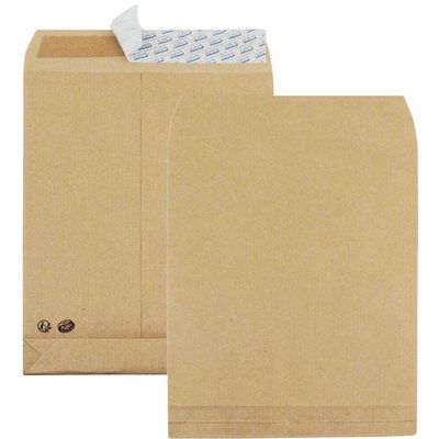 deux enveloppes marron sur fond blanc
