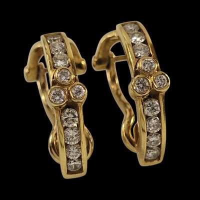 paire de boucles d'oreilles créoles en or jaune 18 carats et diamants