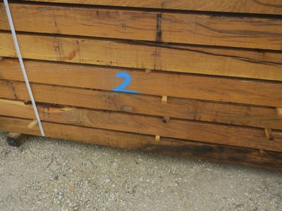 Poutres de chêne — Matériaux de construction en bois massif