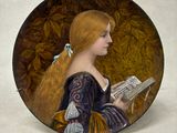 une assiette sur laquelle est représentée une femme en train de lire un livre