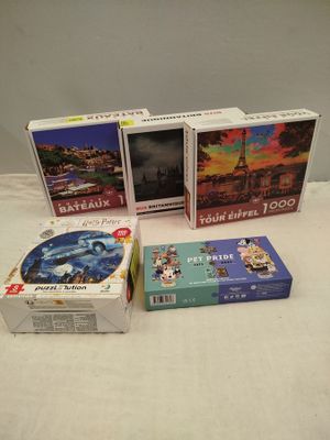 trois jeux Nintendo Wii posés les uns à côté des autres sur une table