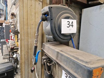 une image représentant une pompe à essence sur laquelle figure un chiffre