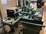 a machine that is sitting on a table in a room