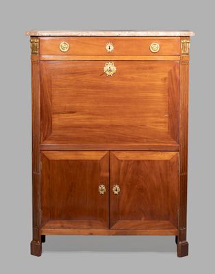 un bureau en acajou de style George II