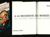 deux livres posés l'un à côté de l'autre sur une table
