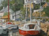 tableau représentant des bateaux amarrés dans un port, avec des maisons en arrière-plan