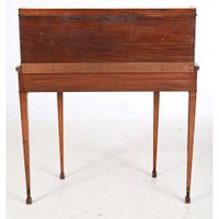 BUREAU A GRADINS ANGLAIS en bois peint à décor de vasques fl… (photo 6)