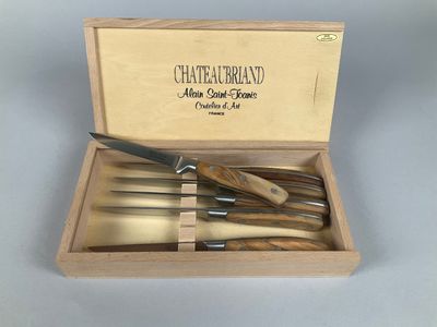 a wooden box with a set of knives in it