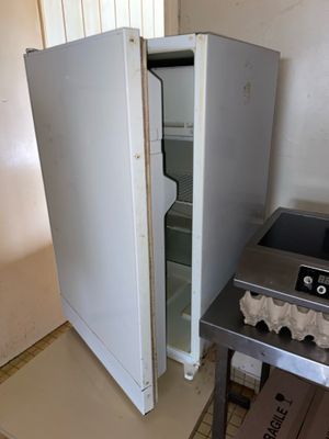 Réfrigérateur Vente à l'Hôtel des ventes - 26 bis allée Sain…