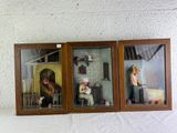 trois photos encadrées représentant un homme et une femme dans un salon