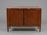 une armoire en noyer avec un plateau en marbre