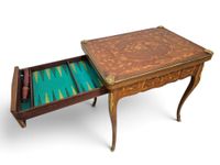 Table à jeux portefeuille de style Louis XV à décor marqueté… (photo 2)