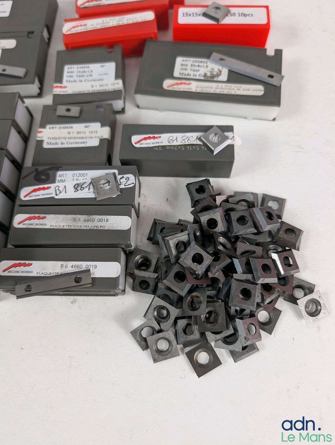 Lot de plus de 200 lames ou plaquettes de divers modèles.