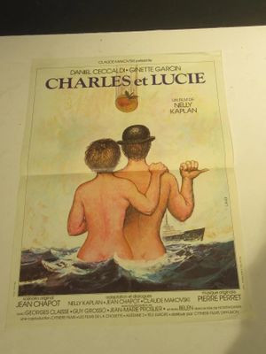 une photo d'une affiche de cinéma accrochée au mur