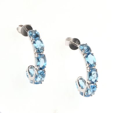 Paire de CREOLES en or gris 750 °/°°, ornées d'une lignes de…