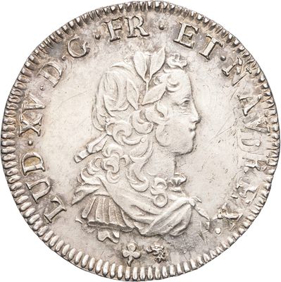 gros plan d'une pièce de monnaie sur fond blanc