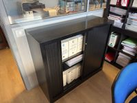 Ensemble de mobilier de bureau comprenant : (photo 2)