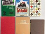 plusieurs livres posés ensemble sur une table