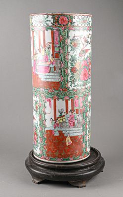 CHINE, Canton - XXe siècle Grand vase rouleau porte paraplui…