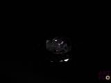 l'image d'un diamant noir dans l'obscurité
