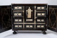 Cabinet en placage d'ébène et d'os gravé, bois noirci, repos… (photo 5)