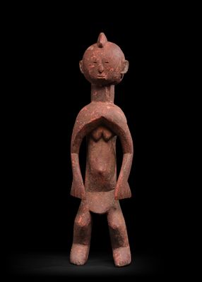 une image représentant une figurine en argile d'un homme tenant un bébé dans ses bras