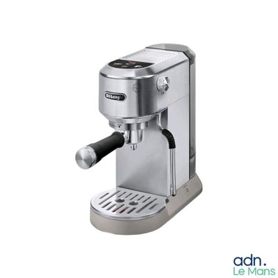 une image d'une machine à café sur fond blanc